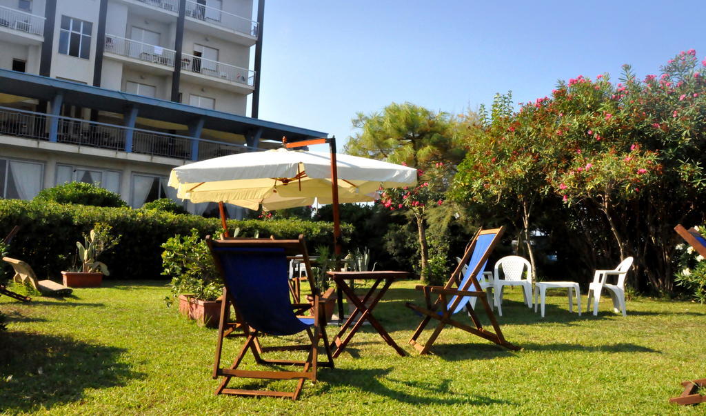 Albergo Riviera Spineta Батипалия Екстериор снимка