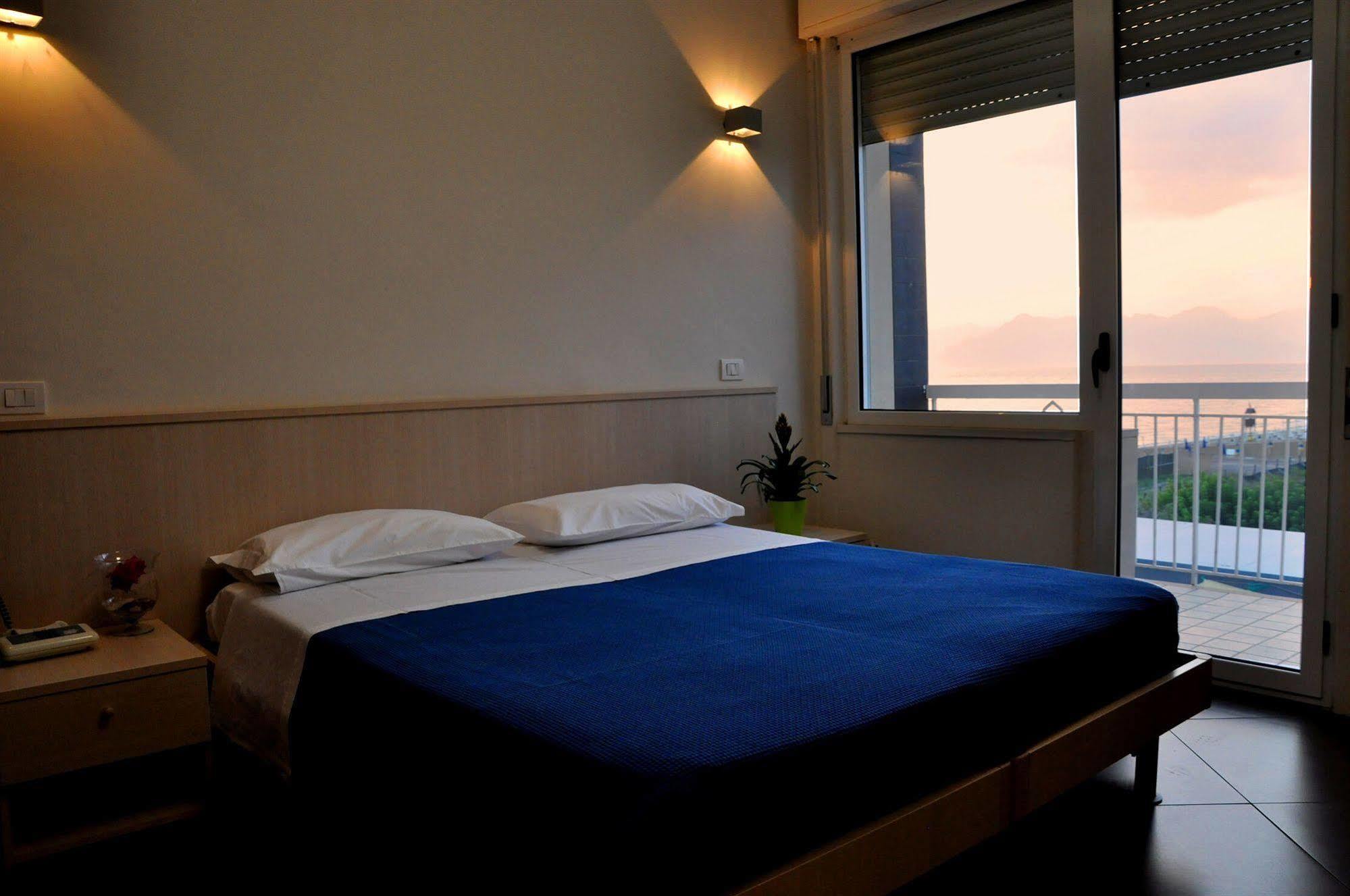 Albergo Riviera Spineta Батипалия Екстериор снимка